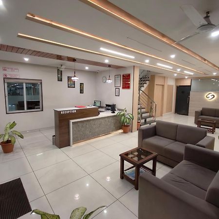 Hotel Sahyog & Rooms Σουράτ Εξωτερικό φωτογραφία