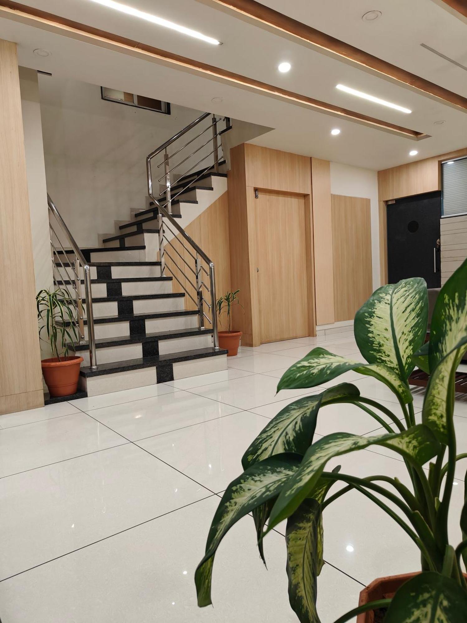 Hotel Sahyog & Rooms Σουράτ Εξωτερικό φωτογραφία