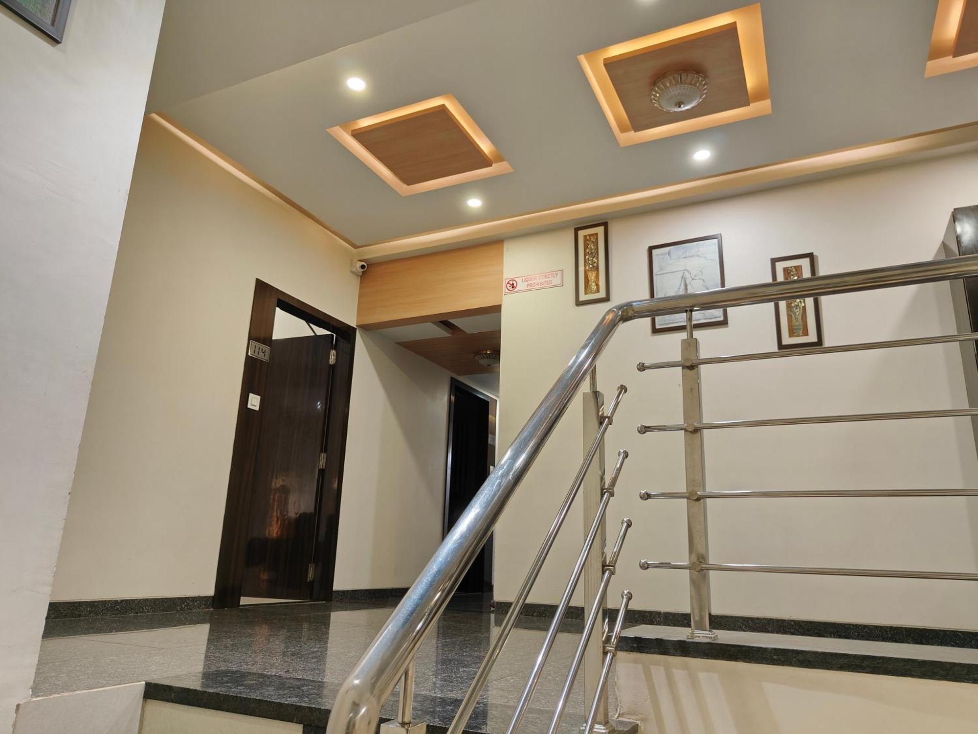 Hotel Sahyog & Rooms Σουράτ Εξωτερικό φωτογραφία