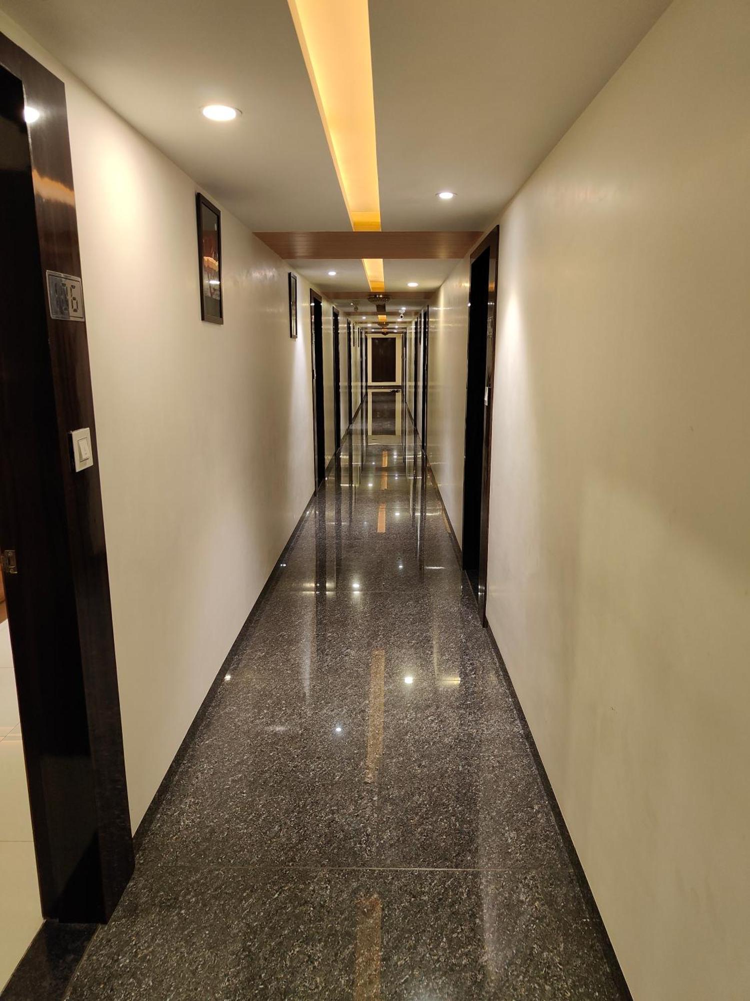 Hotel Sahyog & Rooms Σουράτ Εξωτερικό φωτογραφία