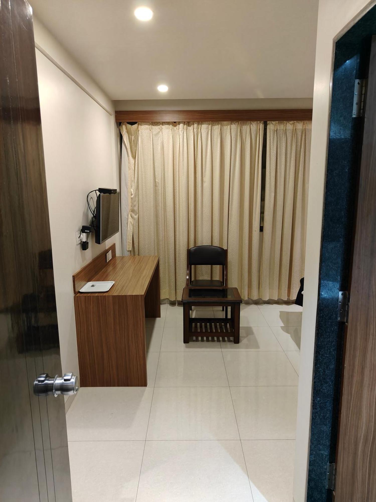 Hotel Sahyog & Rooms Σουράτ Εξωτερικό φωτογραφία