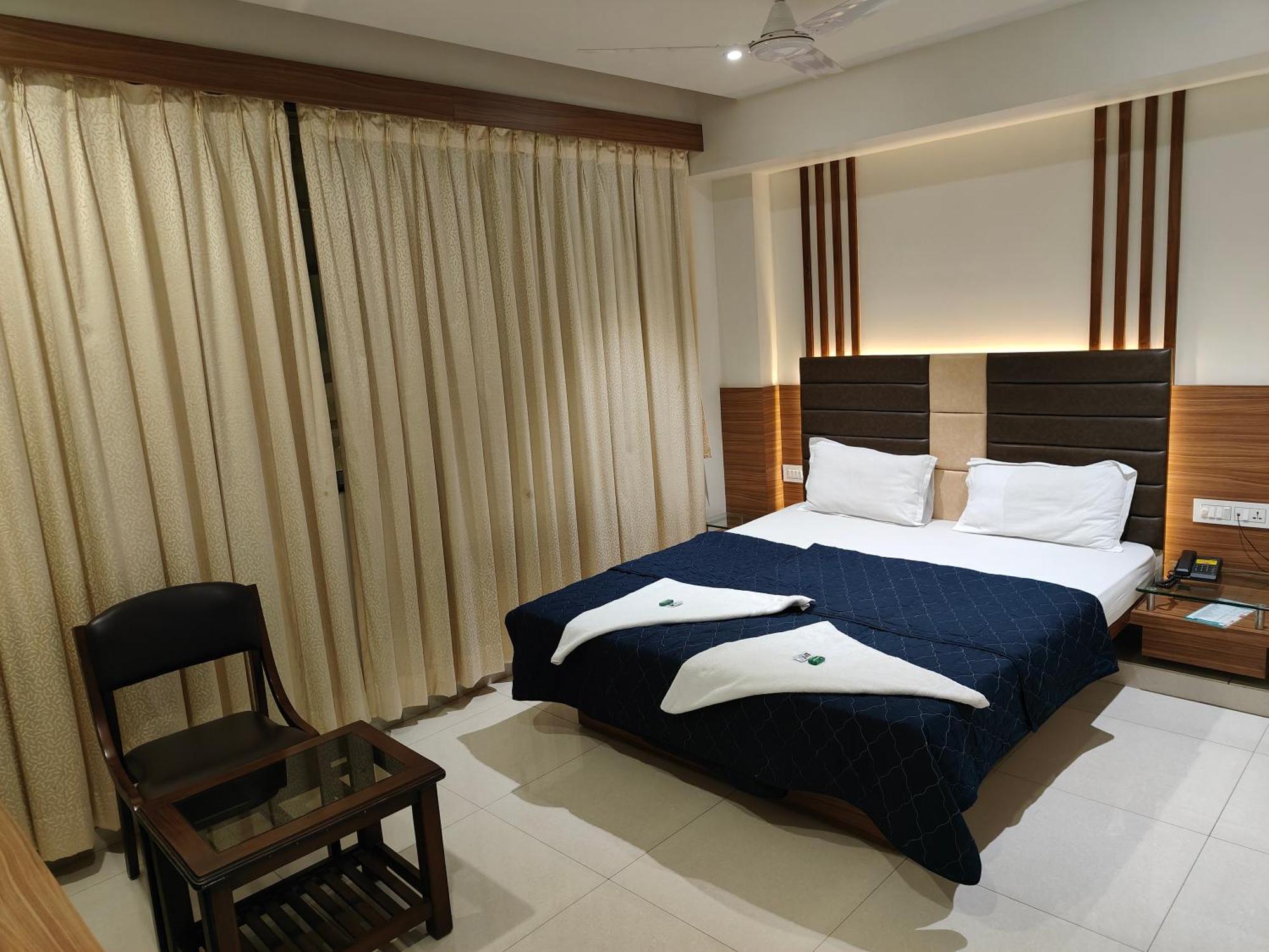 Hotel Sahyog & Rooms Σουράτ Εξωτερικό φωτογραφία
