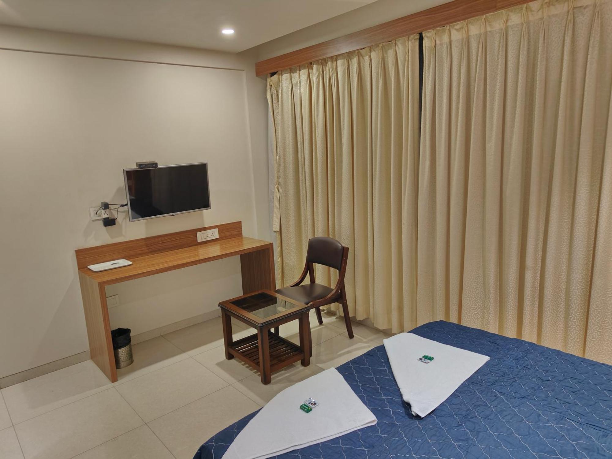 Hotel Sahyog & Rooms Σουράτ Εξωτερικό φωτογραφία