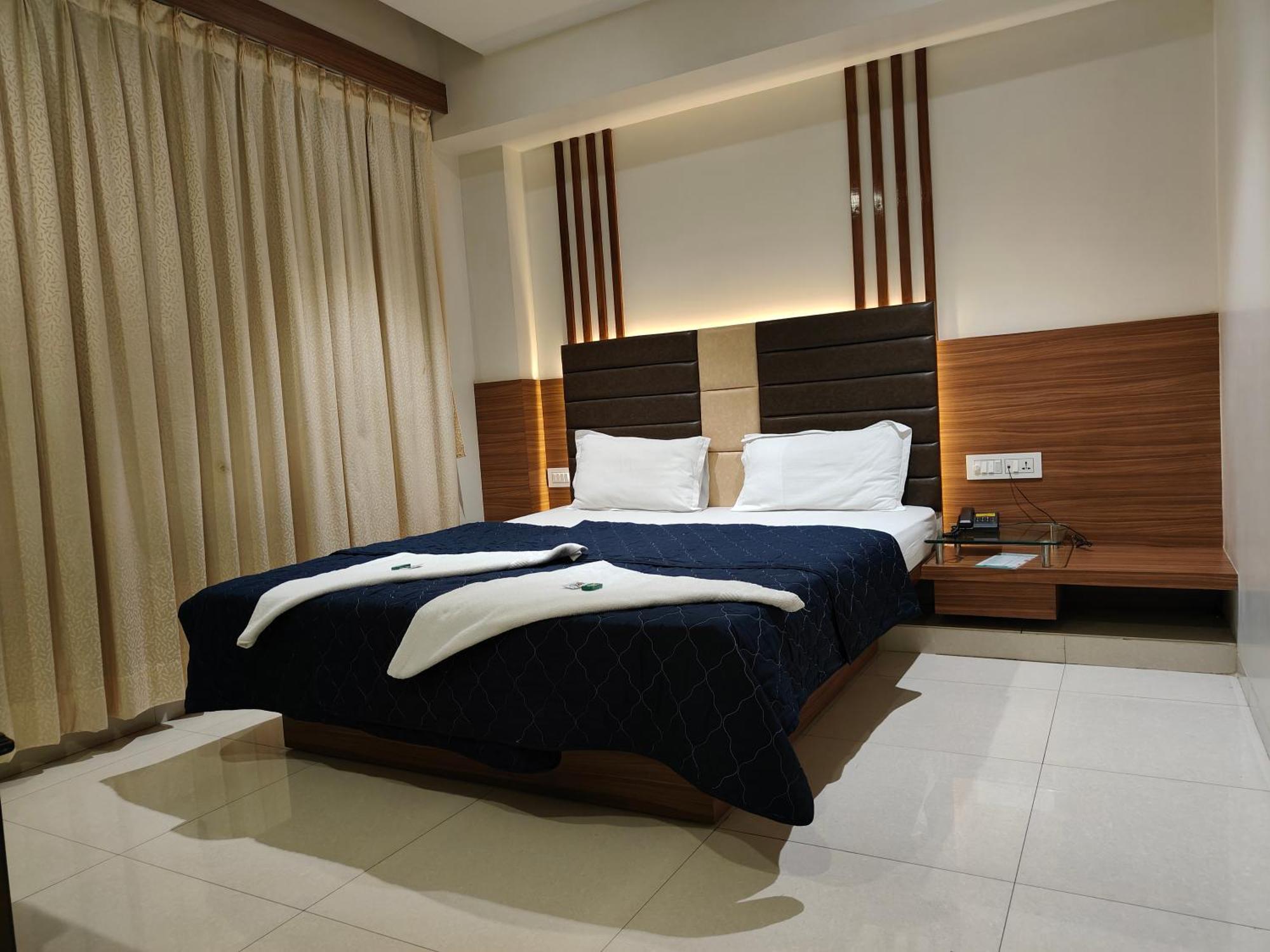 Hotel Sahyog & Rooms Σουράτ Εξωτερικό φωτογραφία
