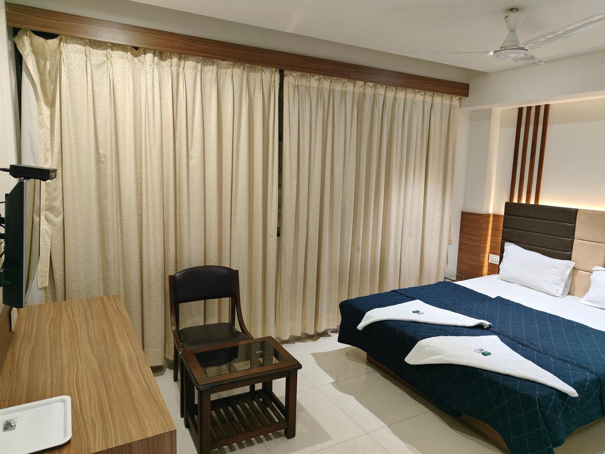 Hotel Sahyog & Rooms Σουράτ Εξωτερικό φωτογραφία